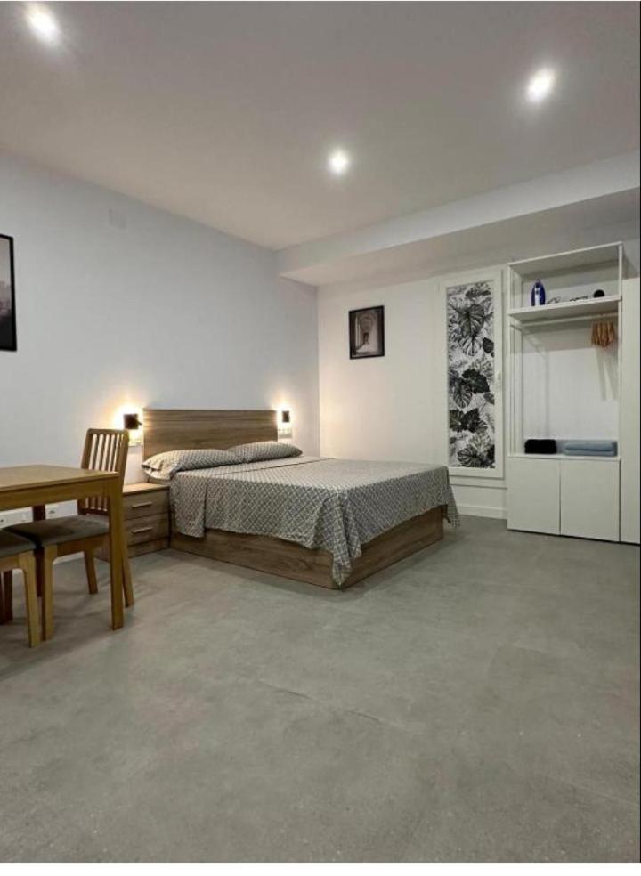 Estupendo Piso A 5 Min De La Estacion De Bus Y Tren Maria Zambrano Apartment Malaga Bagian luar foto