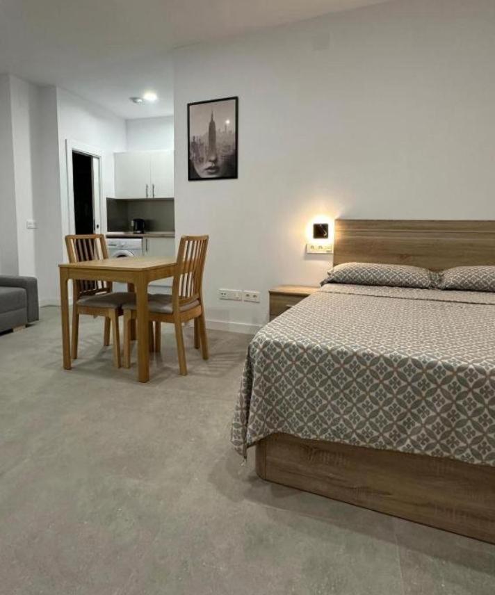 Estupendo Piso A 5 Min De La Estacion De Bus Y Tren Maria Zambrano Apartment Malaga Bagian luar foto