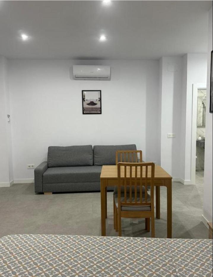 Estupendo Piso A 5 Min De La Estacion De Bus Y Tren Maria Zambrano Apartment Malaga Bagian luar foto