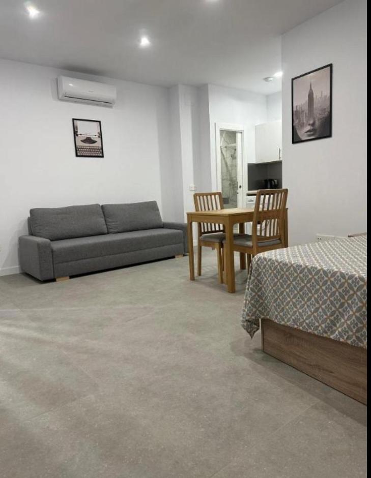 Estupendo Piso A 5 Min De La Estacion De Bus Y Tren Maria Zambrano Apartment Malaga Bagian luar foto