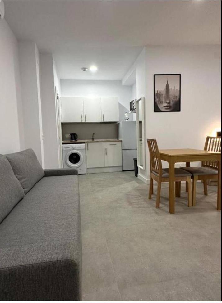 Estupendo Piso A 5 Min De La Estacion De Bus Y Tren Maria Zambrano Apartment Malaga Bagian luar foto
