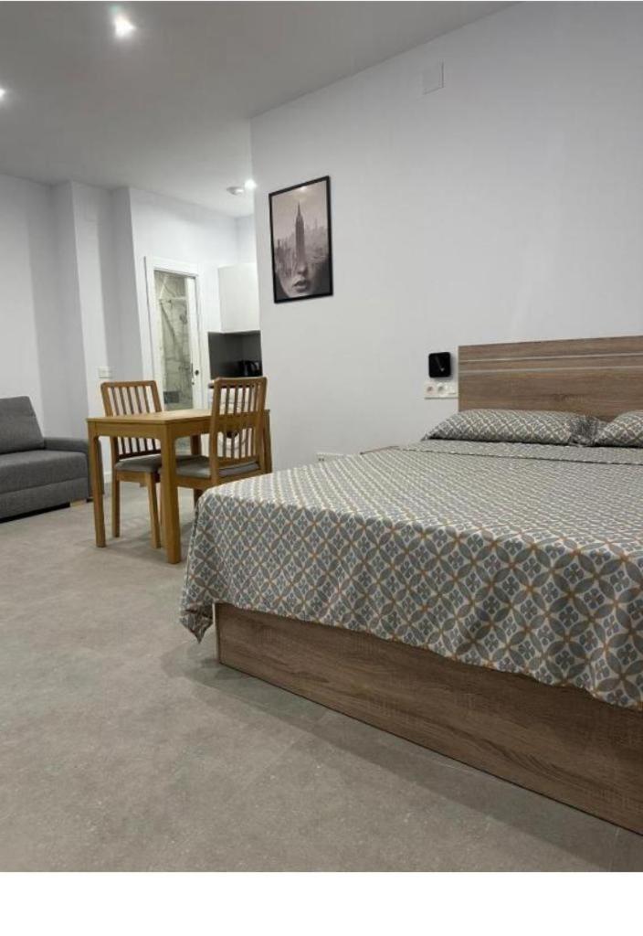 Estupendo Piso A 5 Min De La Estacion De Bus Y Tren Maria Zambrano Apartment Malaga Bagian luar foto